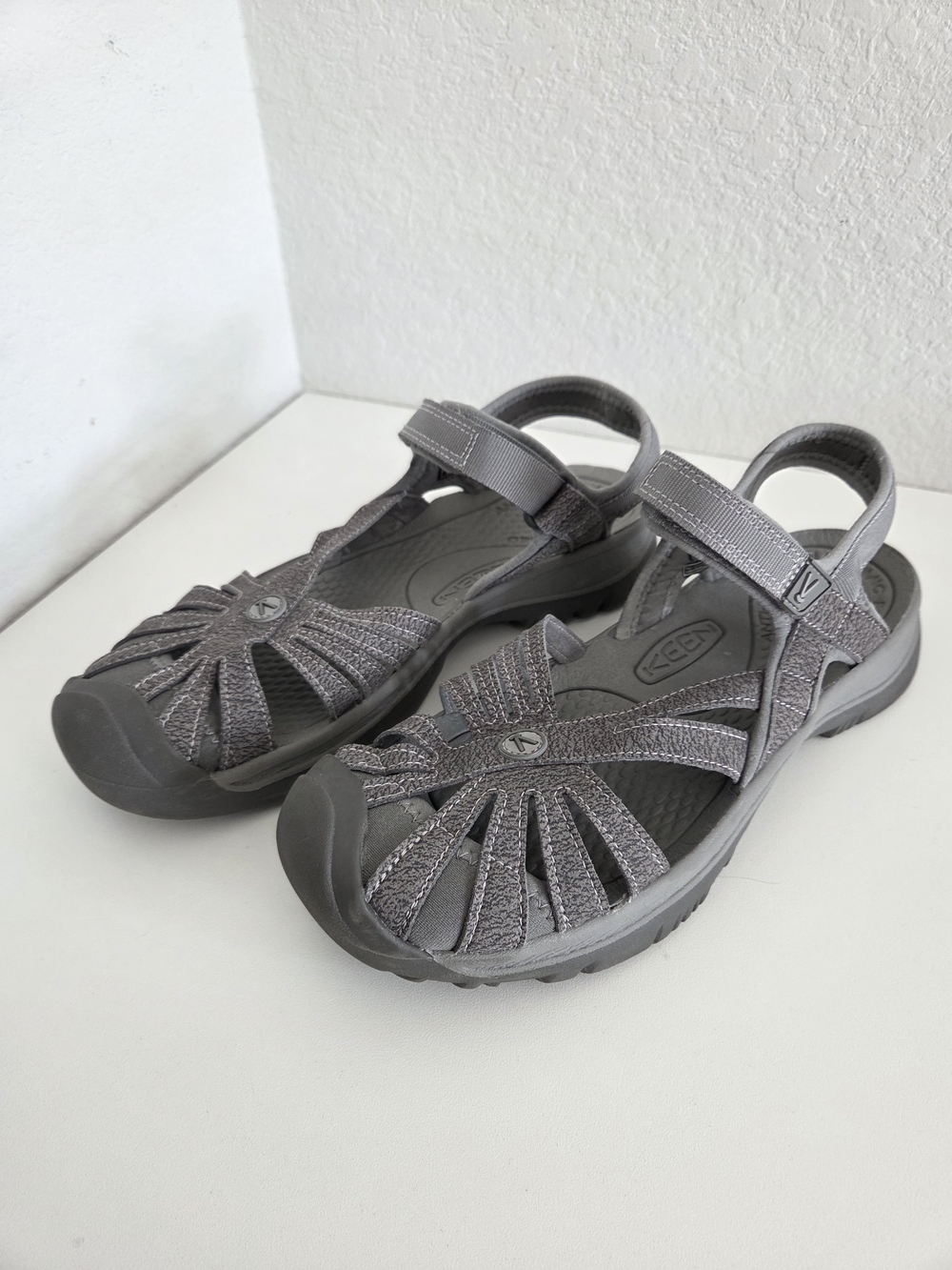 KEEN Women's Gray Closed-Toe Outdoor Sandals Size 8 Anti-Odor